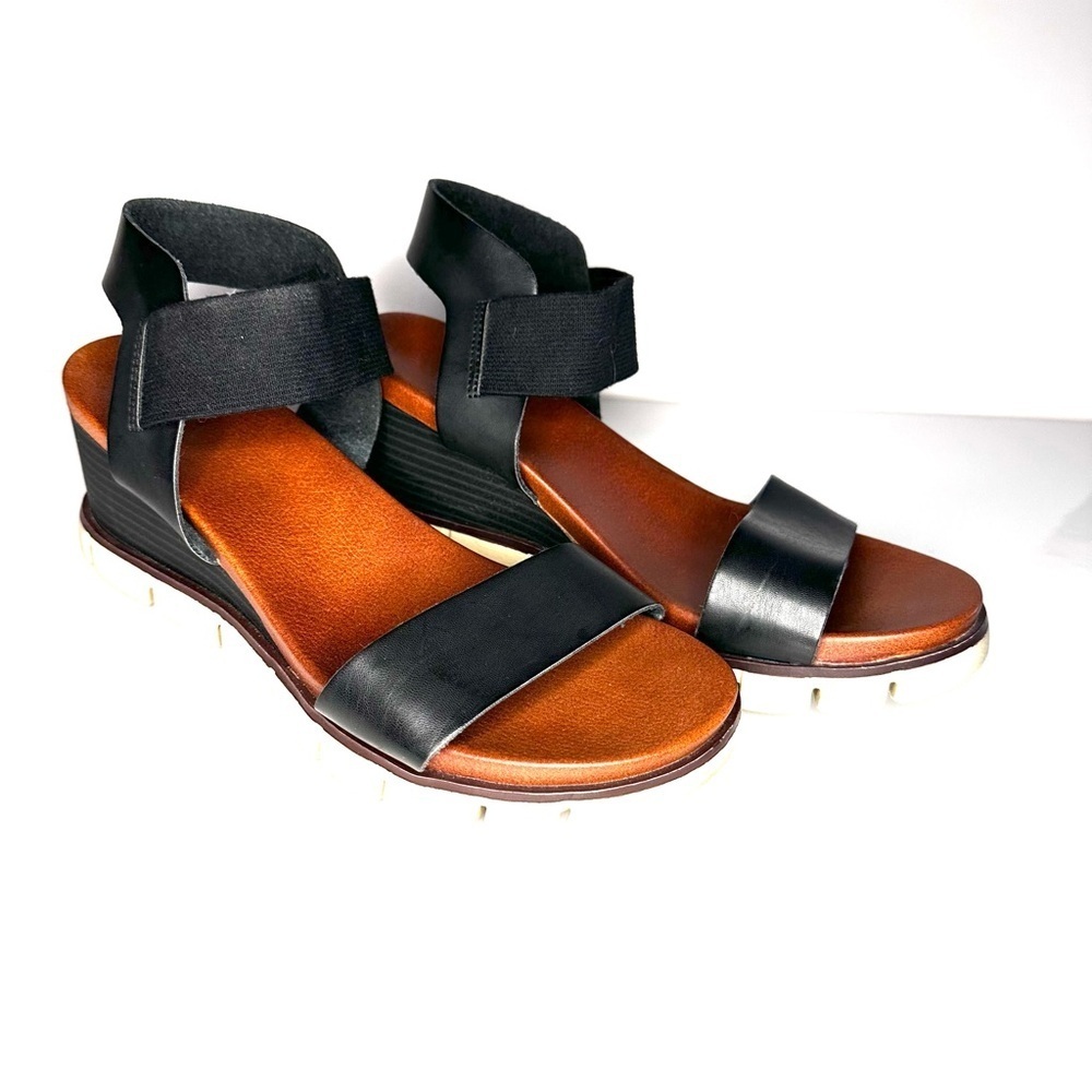 M.I.A. Amore Calily black & tan wedge comfort sandal Size 9